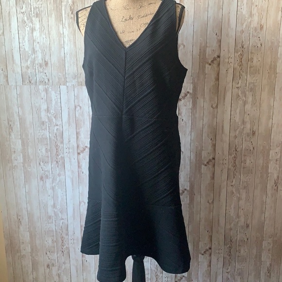 LOFT Black Textured Sleeveless Dress - Picture 2 of 7